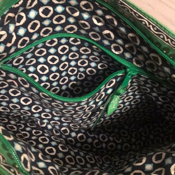 Vera Bradley Green Handbag w Side Pockets - Picture 8 of 8